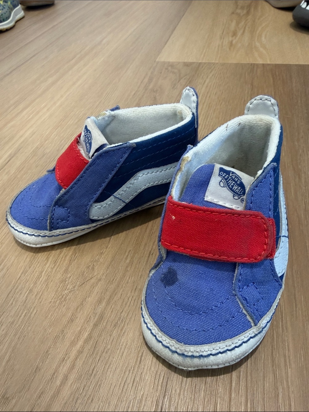 Vans shoes size 4